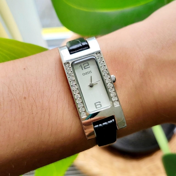 Classic Oasis Rhinestone Watch - Picture 2 of 12